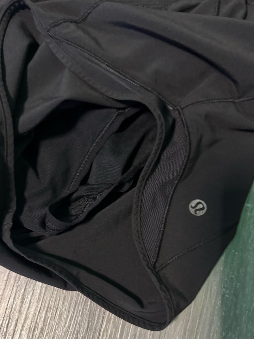 lululemon athletica Women’s Black Athletic Shorts with Mesh Hem Size 6 - Picture 5 of 10